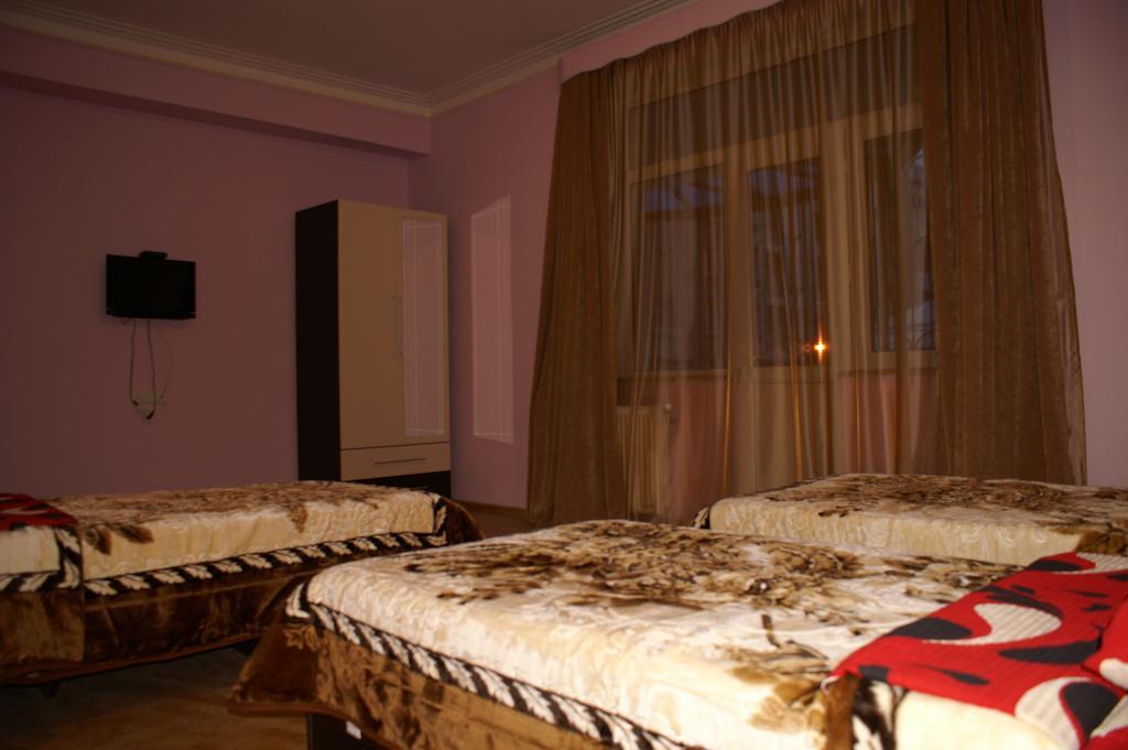 Europa+T Hotel Tbilisi Zimmer foto